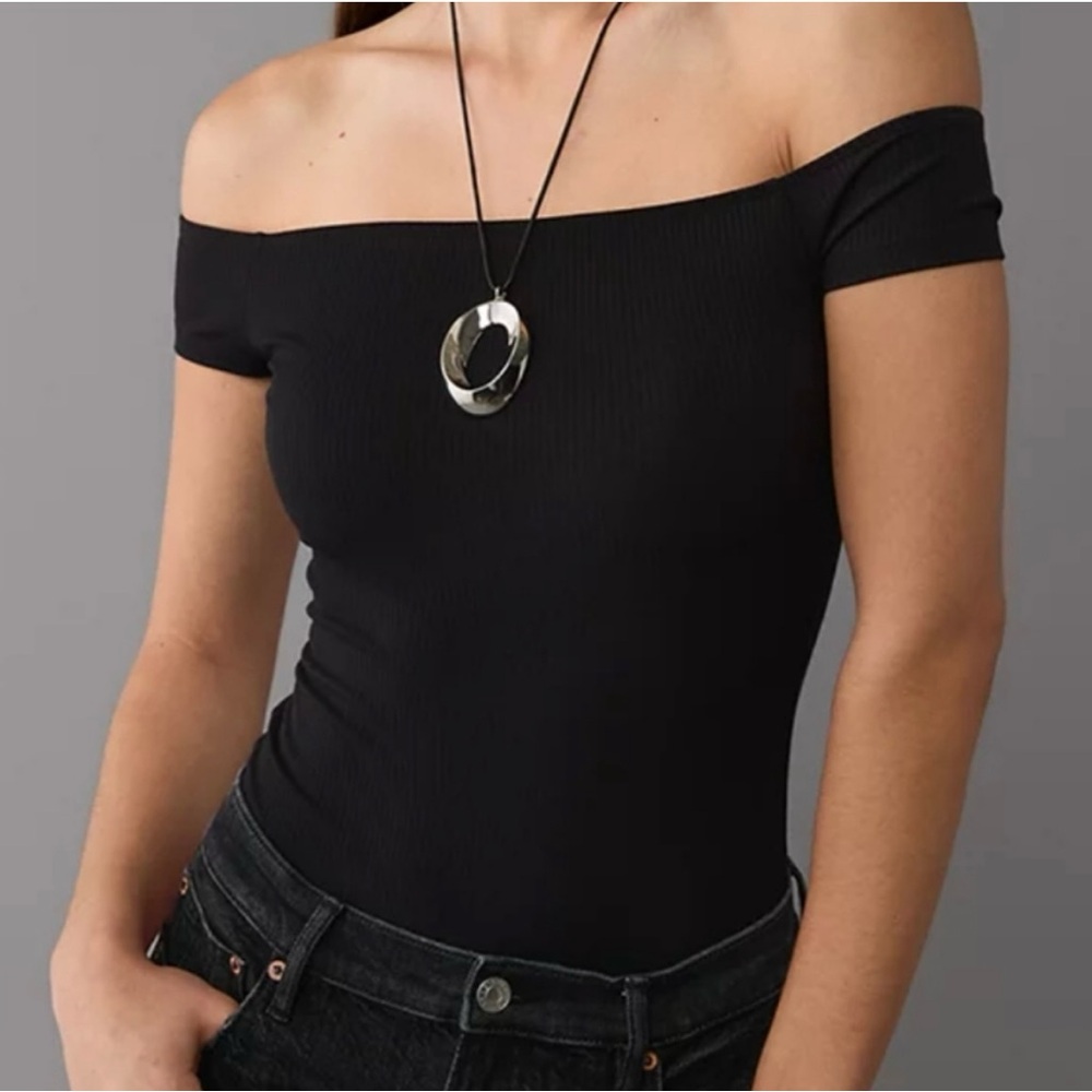 American Eagle outfitters off the shoulder bodysuit, sz.M black NWT.